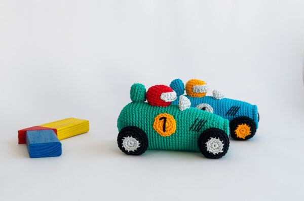 Receita de Carrinho de Corrida Divertido em Amigurumi - Image 3